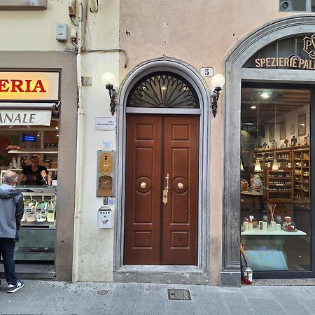Mamo Florence - Amalia Piazza Signoria Apartment Bagian luar foto